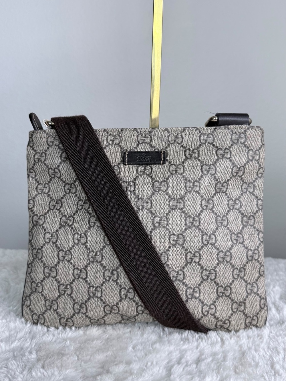 Gucci Flat Small
Beige GG Supreme Crossbody Bag